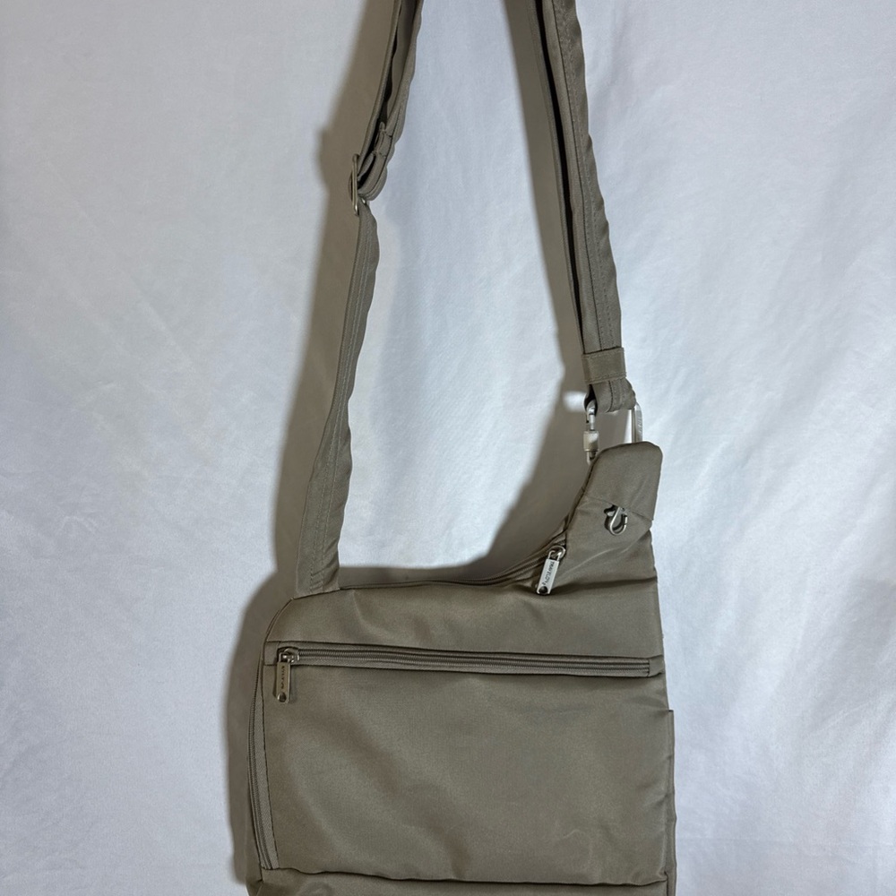 TRAVELON Anti Theft Classic Crossbody Bag In Nutmeg Rock With Adjustable Strap - Picture 5 of 11
